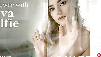 В душе с Евой Элфи