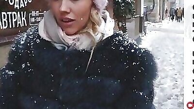 Публичный минет в туалете ресторана